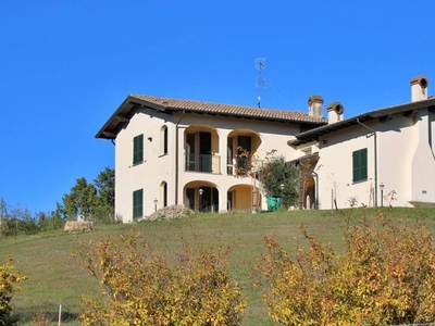Prestigiosa villa di 279 mq in vendita, Località Montà, Colli Verdi, Lombardia