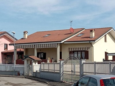 San Benigno C.se, villa singola-bifamiliare indipendente