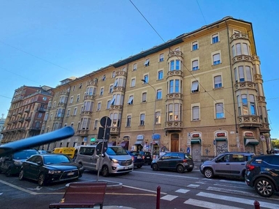 San Salvario / Nizza Millefonti, Via Nizza 106 metropolitana