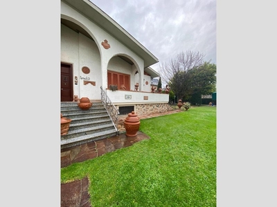 Villa in Vendita a Pisa, 429'000€, 220 m²
