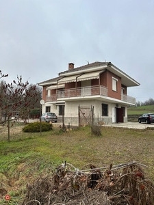 Villa in Vendita in Frazione Serravalle 101 /B a Asti
