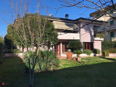 Villa in Vendita in Via raffaello 2 a Santa Croce sull'Arno