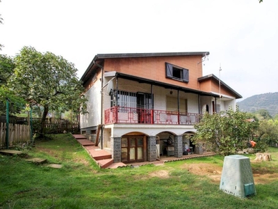 Villa singola con giardino a Val Della Torre