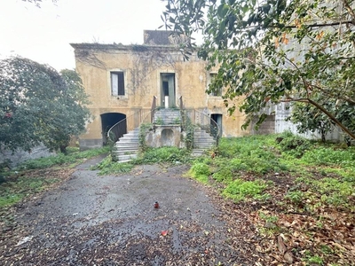 Villa unifamiliare via Firenze, Centro, Aci Castello
