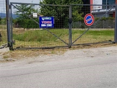 Terreno Industriale in vendita a Zumpano via Beato Francesco Marino
