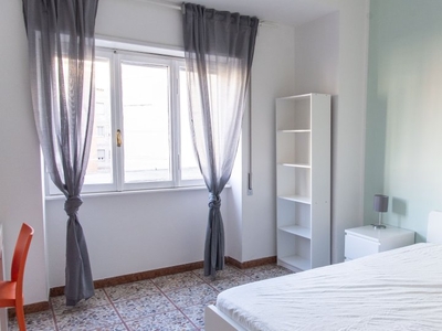 Affittasi stanza in appartamento con 3 camere a Marconi, Roma