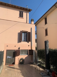 Appartamento a Reggio nell'Emilia, 6 locali, 2 bagni, 130 m², 1° piano