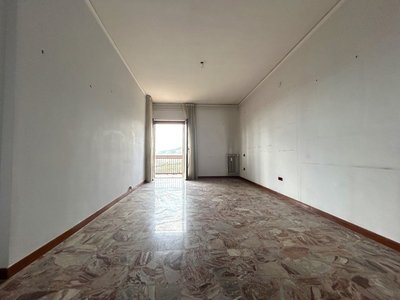 Appartamento in Affitto a Napoli, 1'500€, 185 m²