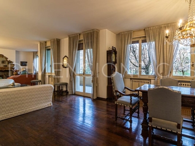 Appartamento in Viale Muratori, Modena, 5 locali, 3 bagni, 230 m²