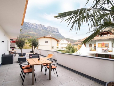 Appartamento 'Peter Paul Terrasseapp Burgenblick' con vista sulle montagne e terrazza