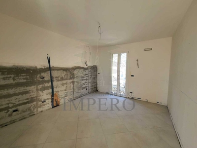 Bilocale in Corso Nizza, Ventimiglia, 1 bagno, giardino privato, 60 m²