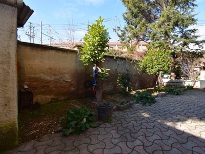 Bilocale in Viale Monza, Milano, 1 bagno, giardino privato, 65 m²