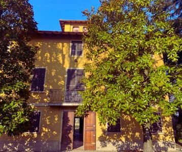 Villa singola a Cavriago, 16 locali, 3 bagni, posto auto, 800 m²