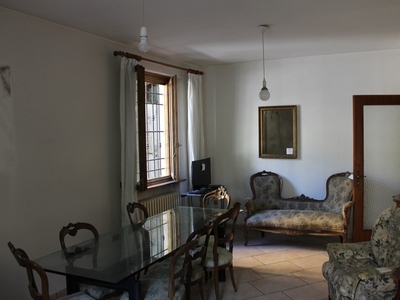 Casa indipendente a Modena, 5 locali, 2 bagni, arredato, 155 m²