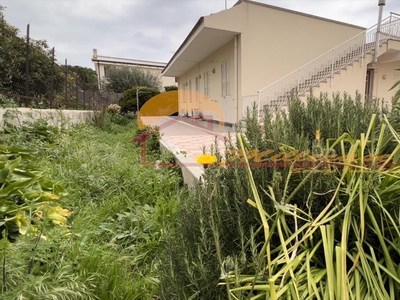 Casa indipendente in Via Luigi Maria Monti - Pizzuta, Siracusa