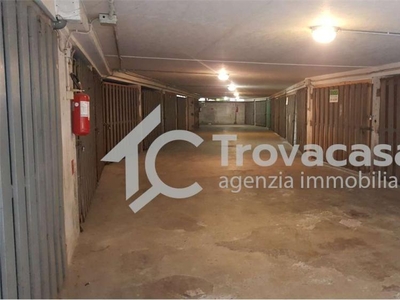 garage in vendita a Modena