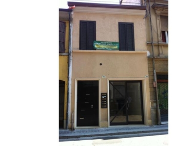 Negozio in affitto a Forlì, Frazione Centro città