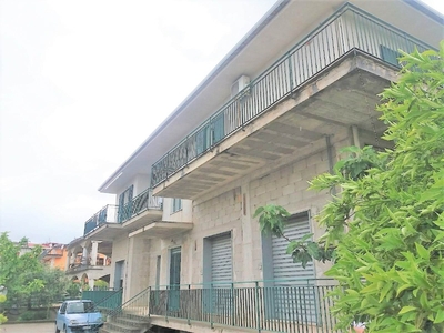Palazzo a Pontecagnano Faiano, 10 locali, 4 bagni, 660 m², 1° piano