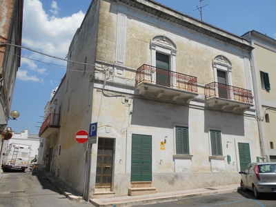 Palazzo in vendita a Crispiano Taranto