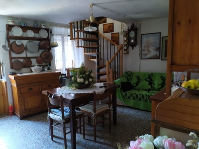 Porzione di casa a Fivizzano, 3 locali, 2 bagni, 81 m², 1° piano