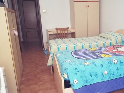 Posto letto in affitto in appartamento con 2 camere a Trieste, Roma
