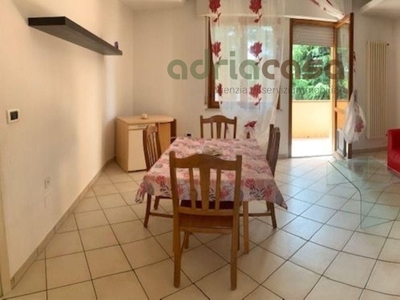 Quadrilocale a Riccione, 1 bagno, giardino privato, con box, 80 m²