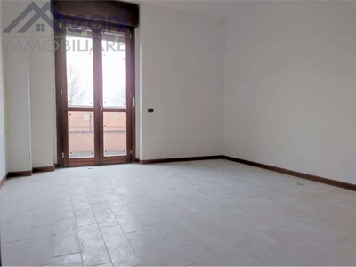 Quadrilocale in Via Moneta, Opera, 2 bagni, giardino in comune, 140 m²