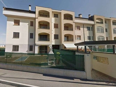 Quadrilocale in Via Pietro Nenni 3A/3C, Pozzo d'Adda, giardino privato