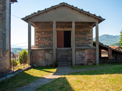 rustico / casale in vendita a Piazza al Serchio