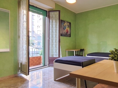 Stanza e posti letto in affitto in appartamento con 2 camere da letto a Milano