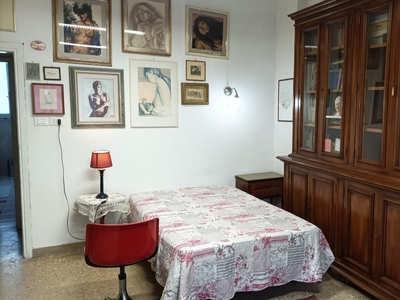Stanza in affitto in appartamento con 3 camere da letto a Romito, Firenze