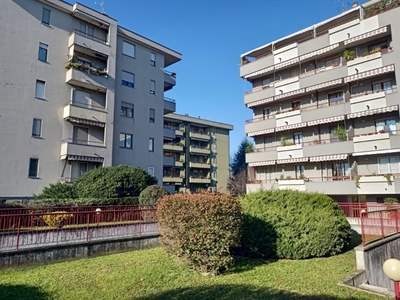 Trilocale a Cologno Monzese, 2 bagni, giardino in comune, 100 m²