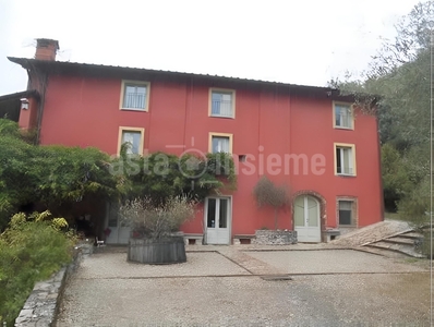 Villa a Borgo a Mozzano, 7 locali, 2 bagni, 176 m², multilivello