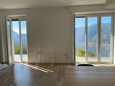 Villa bifamiliare in vendita a Faggeto Lario