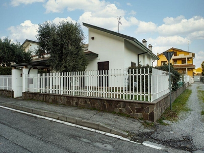 Villa bifamiliare in vendita a Lissone Monza Brianza