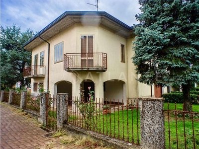 Villa bifamiliare in vendita a Marmirolo