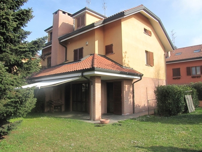 Villa bifamiliare in vendita a Segrate Milano