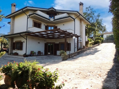 Villa in vendita a Turrivalignani