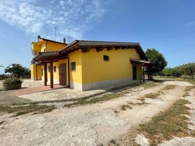 Villa in Via della Pescarella, Ardea, 1 bagno, giardino in comune