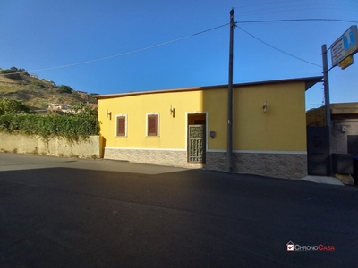 Villa in Via direzione artiglieria, Messina, 3 locali, 1 bagno, 90 m²