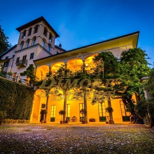 villa indipendente in vendita a Varese