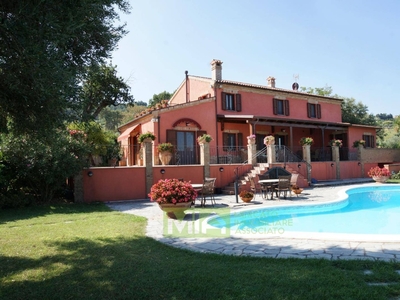 Villa singola a Potenza Picena, 17 locali, 5 bagni, giardino privato