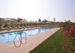 Appartamento Idilliaco, in una posizione tranquilla, non lontano dal Lago di Garda con piscina e aria condizionata