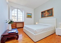 Rome Colosseum Vacation Rental - Spacious Apartment Ancient Rome 3Br \/ 2B Wi-Fi