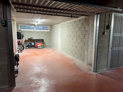 Ampio Box in struttura garage