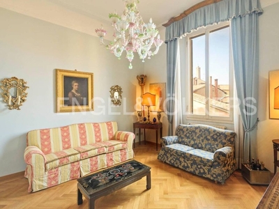 Appartamento di prestigio di 220 m² in vendita Via Luigi Carlo Farini, Bologna, Emilia-Romagna