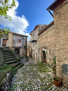 Appartamento in vendita a Piglio via Castello, 141