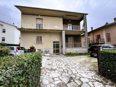 Appartamento in Via Perugina 175, Gubbio, 5 locali, 1 bagno, 90 m²