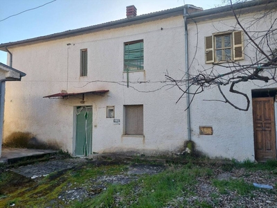 Casa Indipendente in in vendita da privato a Fontechiari via Colle Mastroianni, 5