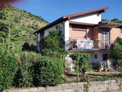 Casa Indipendente in vendita a Cassino via Sferracavalli, 75